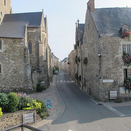 Le Relais De La Caleche Hotell Saint-Denis-dʼAnjou Eksteriør bilde