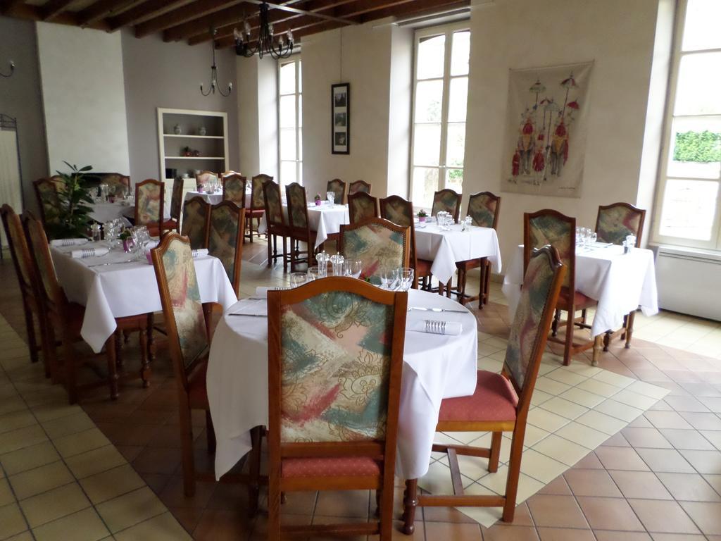 Le Relais De La Caleche Hotell Saint-Denis-dʼAnjou Eksteriør bilde