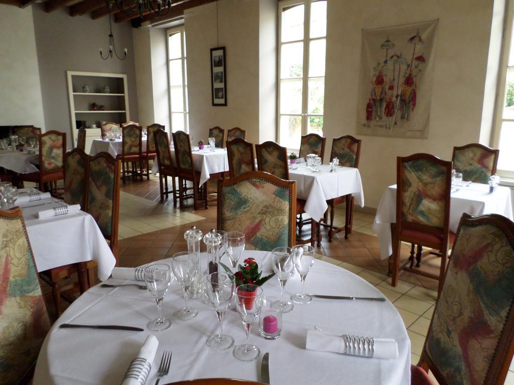 Le Relais De La Caleche Hotell Saint-Denis-dʼAnjou Eksteriør bilde