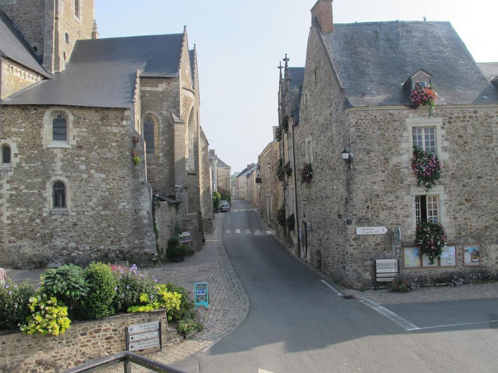 Le Relais De La Caleche Hotell Saint-Denis-dʼAnjou Eksteriør bilde