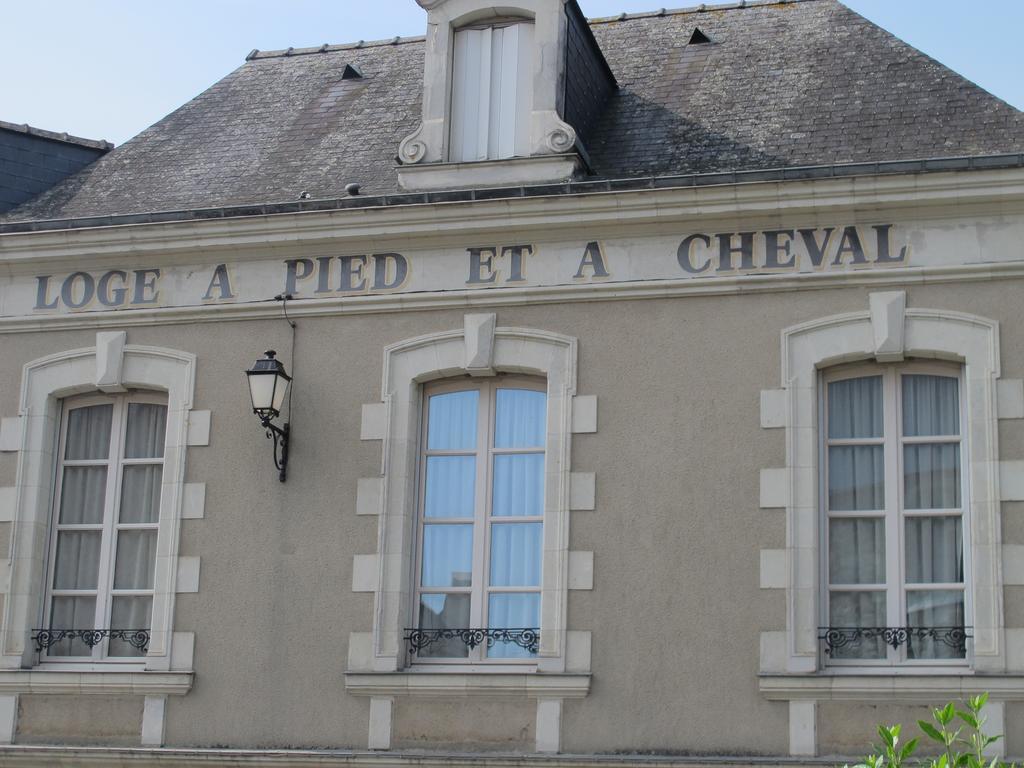 Le Relais De La Caleche Hotell Saint-Denis-dʼAnjou Eksteriør bilde