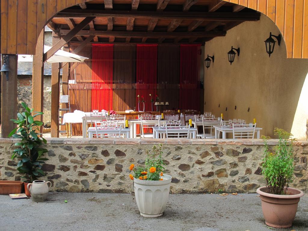 Le Relais De La Caleche Hotell Saint-Denis-dʼAnjou Eksteriør bilde