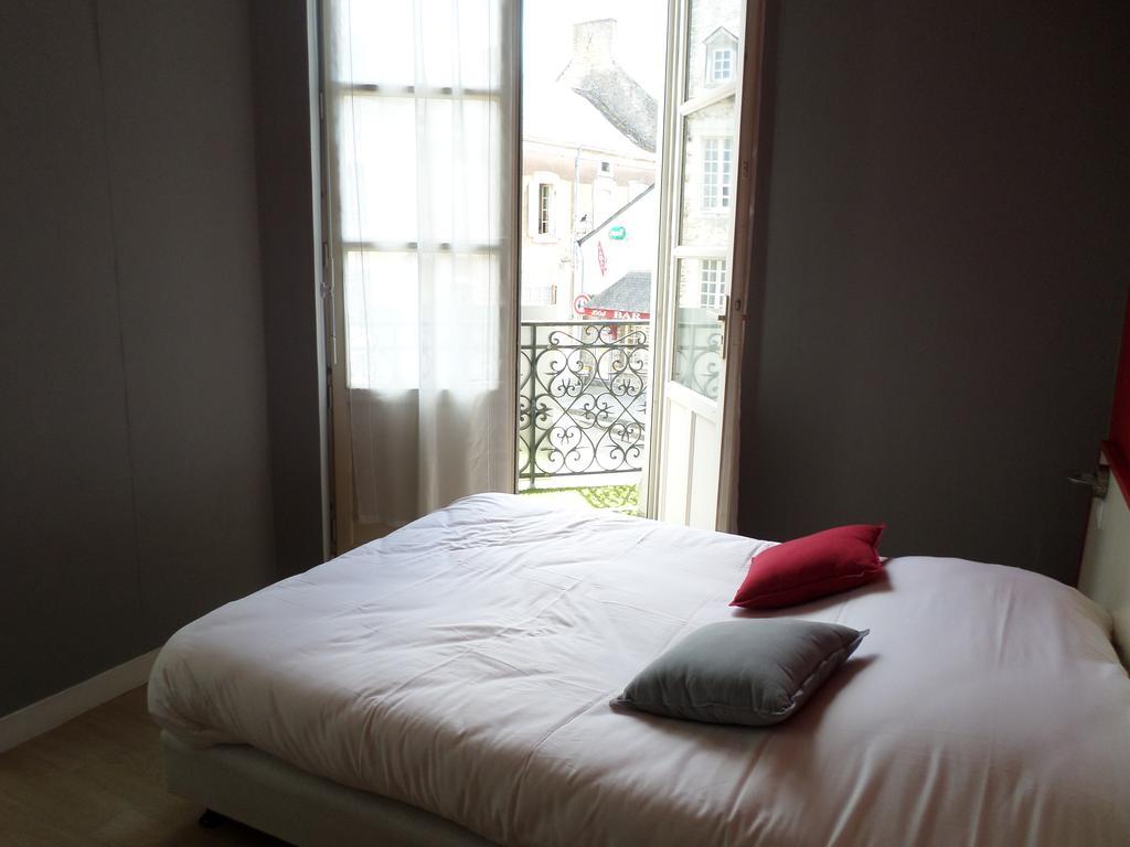Le Relais De La Caleche Hotell Saint-Denis-dʼAnjou Eksteriør bilde