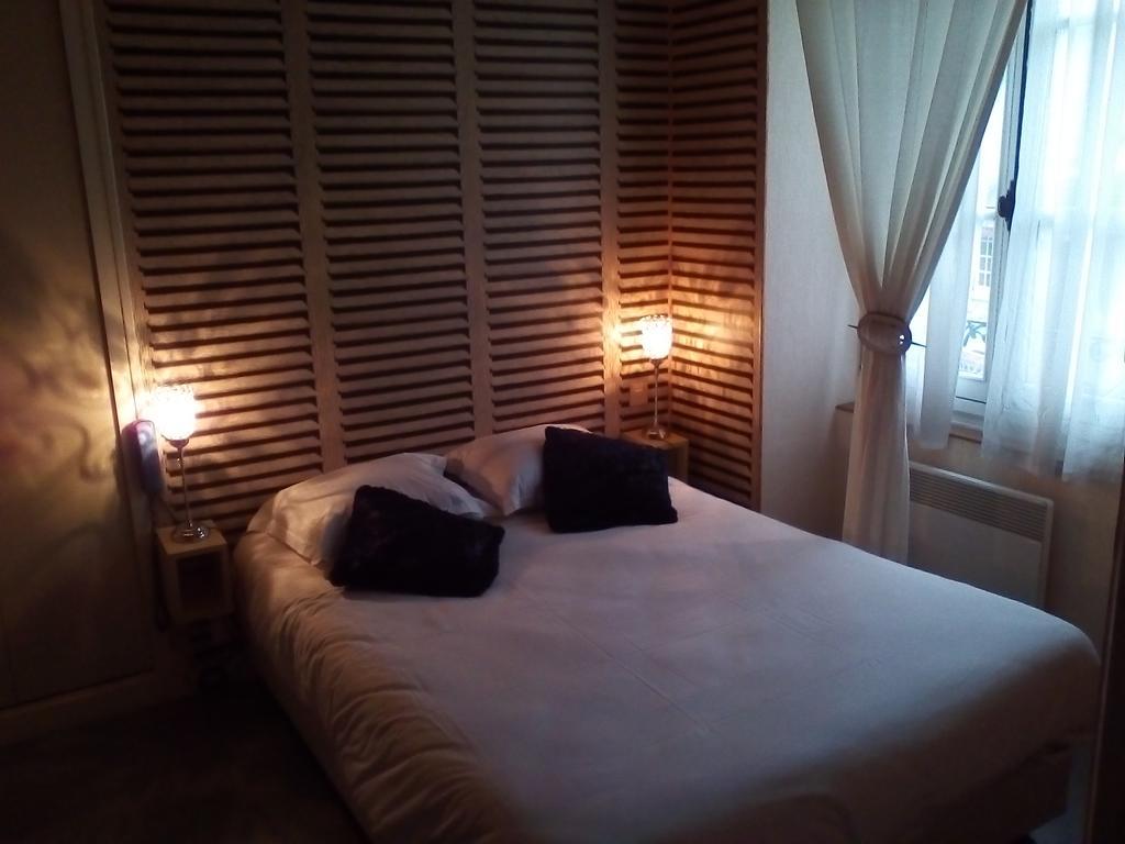 Le Relais De La Caleche Hotell Saint-Denis-dʼAnjou Eksteriør bilde