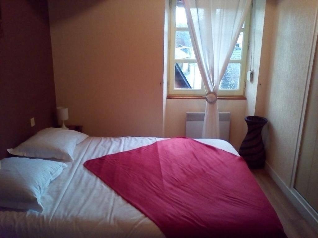 Le Relais De La Caleche Hotell Saint-Denis-dʼAnjou Eksteriør bilde