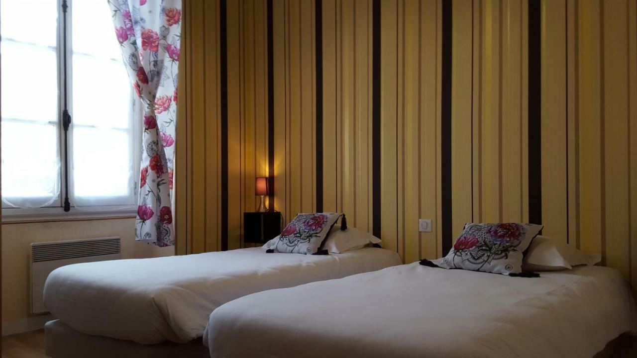 Le Relais De La Caleche Hotell Saint-Denis-dʼAnjou Eksteriør bilde