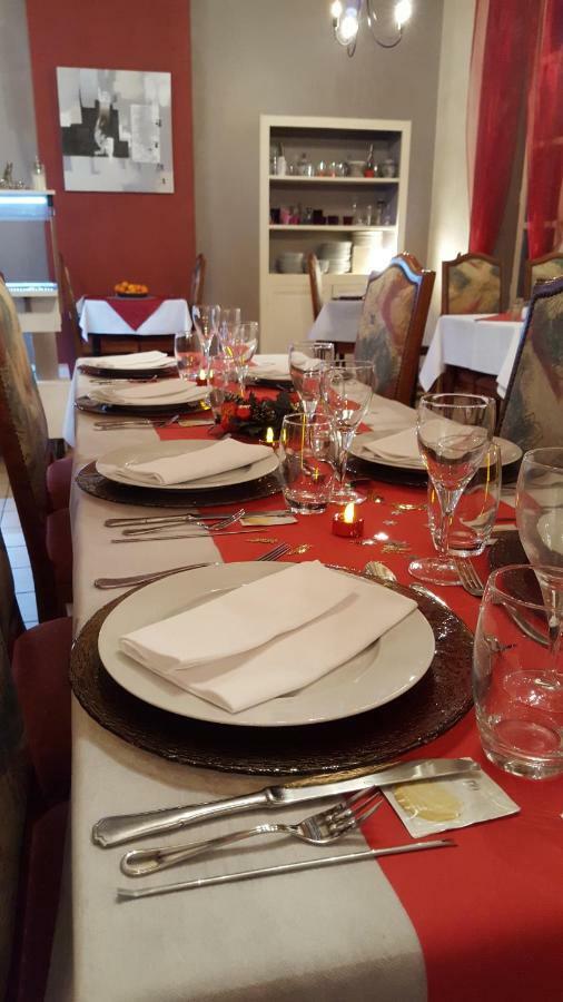 Le Relais De La Caleche Hotell Saint-Denis-dʼAnjou Eksteriør bilde
