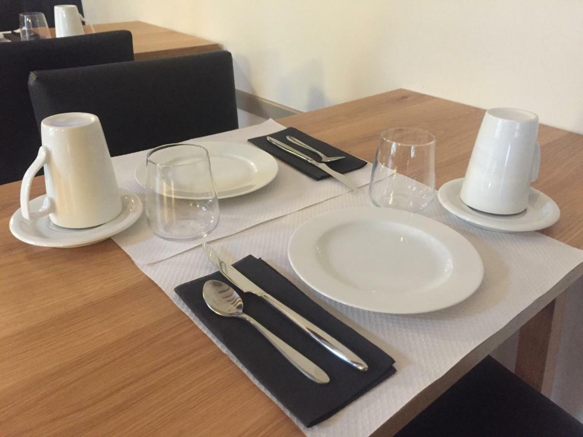 Le Relais De La Caleche Hotell Saint-Denis-dʼAnjou Eksteriør bilde